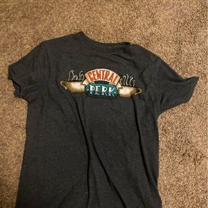 Central Perk “friends” tee large